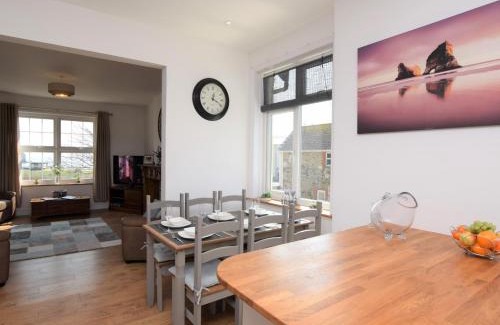 Freshwater Bay House | 3 Bed in Freshwater 66583