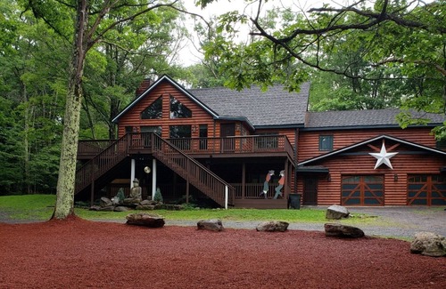 Hunter Ski Chalet | 3-bedroom Chalet 1 mile to Ski Slope + Music Festivals