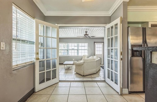 Memphis House | 3-bedroom house in wonderful Palmetto with AC, WiFi, Hot Tub by Hospitals, Beach