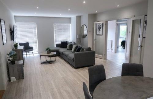 Ecclesall House | 3 Br Bungalow Close To Peak District With Garden
