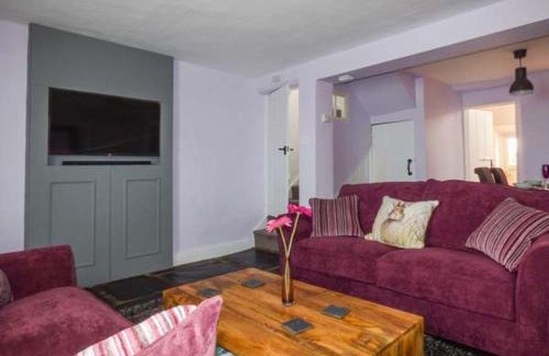 Grange-over-Sands House | 3 Low Dog Kennel