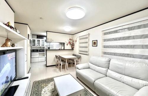 Kita Apartment | 3 mins to Sta 9mins Direct to Ikebukuro 10mins to Ueno 13mins to Shinjuku Whole House Gread Location Easy to EverySpots Max for 6