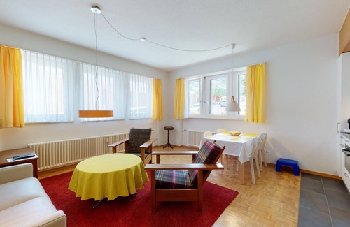 Sankt Moritz-Bad Apartment | 3 room apartment, about 68m2, on the ground floor in a residential area located.