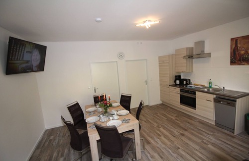 Tempelhof-Schoeneberg Apartment | 3 rooms, up to 9 persons, luxurious furnishings, "Calla"