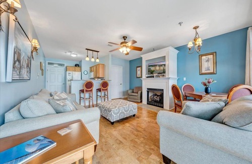 Smith Mountain Lake Apartment | #332 Pointe - 2 Bedroom Lakefront Condo at Mariners SML