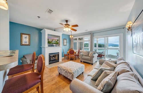 Smith Mountain Lake Apartment | #332 Pointe - 2 Bedroom Lakefront Condo at Mariners SML