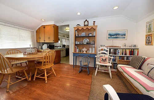 Avalon House | 353E: Charming Family Home on a Peaceful and Quiet Street