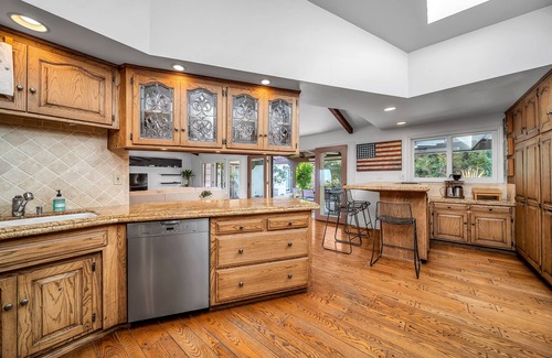 Eastern Malibu Villa | 3BR/3BA Ocean View Retreat w/pool/hot tub/bbq/parking