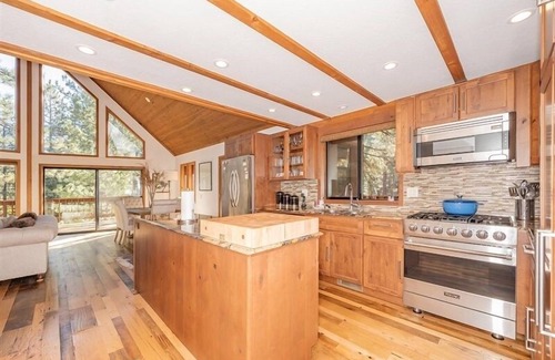 Truckee House | 3BR+Den Home Overlooking Martis Valley by RedAwning Save 10% on 3 Nights, 15% on 5 Nights!