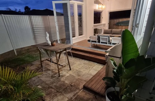 Blue Bay House | 3BR Pet Friendly House 350m Beach in heart of Blue Bay,Ocean Baths, The Entrance