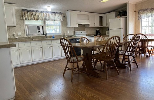 Holladay Cottage | #4 Birdsong Resort Circle w/view of Kentucky Lake - Camden TN