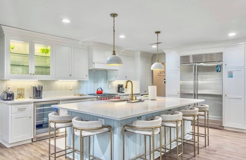 Isle of Palms House | 4 BR Heated Pool, Hot Tub, Chef's Kitchen, Pet Friendly, 3 Minute Walk to Beach
