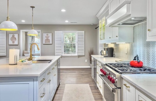 Isle of Palms House | 4 BR Heated Pool, Hot Tub, Chef's Kitchen, Pet Friendly, 3 Minute Walk to Beach