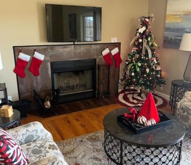 The Galena Territory House | 4 BR oasis with hot tube
