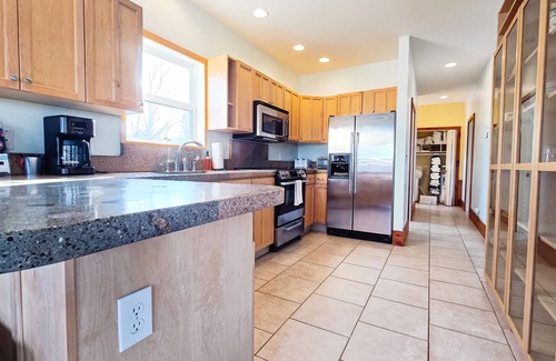 Elberta Condo | 4 Minutes to Lake Michigan - FREE Kayak & Bike Rental