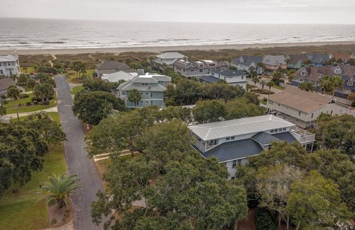 Isle of Palms House | 4202 Palm Blvd.- 7 bedrooms, pool, putting green, Ocean side of Palm Blvd.