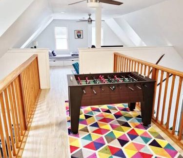 North Conway Ski Chalet | 4br 3ba Spacious Ski House Close to Village!