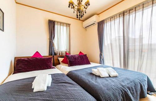 Tokeshi Villa | 【4LDKの一軒家貸し切り!】スタイリッシュで落ち着いたインテリアのハウスで沖縄を満喫しましょう!