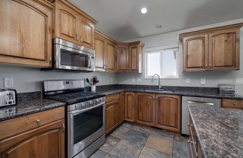 Naples House | 5-bed by Dinosaur National Monument & Green River.