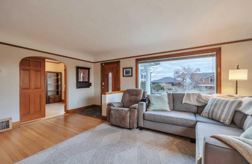 Gatewood House | 5 Mi to Dtwn Seattle Home with Ocean and City Views