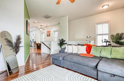 Metropolitan House | 5 min to DT - Summer Getaway - Parking - Private Balcony, Telescope