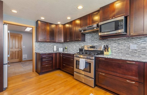 Bells Beach House | 5 minutes to downtown Langley I Beachfront I Whale Watch I Dogs Ok