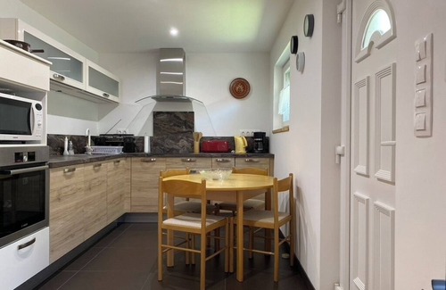 Istvantelek House | 55m2 house with terrace near the heart of Budapest, ideal for relaxing