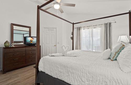 West Haven Villa | 618 - Fabulous Light Bright 4 Bed Pool Home