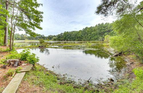 Harbinger Apartment | 7 Mi to Kitty Hawk Pier and Beach Studio with Patio!
