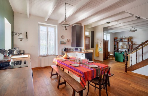 Penmarch Ski Chalet | 700m from the beach, charming house for 6