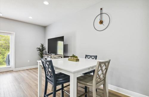 Thomas Drive House | 7664 Shadow Lake - Happy Horizons - 3 Bedroom Sleeps 9 townhouse