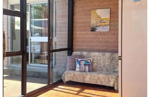 Burnside House | 8 mins drive to the airport