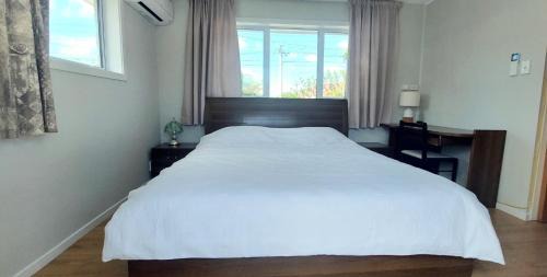 Burnside House | 8 mins drive to the airport