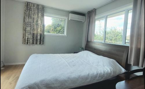 Burnside House | 8 mins drive to the airport
