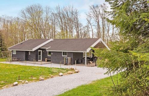 Mommark Strand House | 8 person holiday home in Sydals