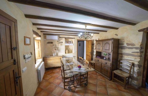 Laroya House | 80 m² Farmhouse ∙ 3 bedrooms ∙ 6 guests