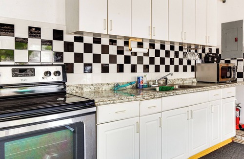 Fairvilla House | 9 Mi to Universal Studios: Orlando Home w/Lanai!