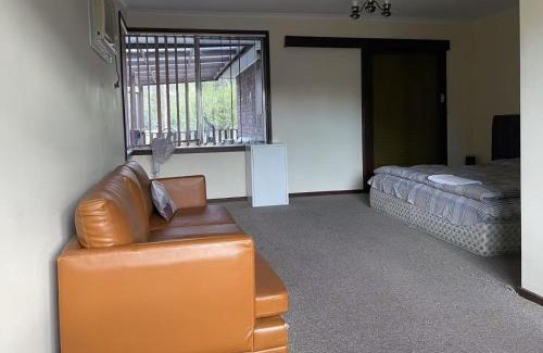 Bundoora House | a 别墅大床间毗邻公园和公交车站