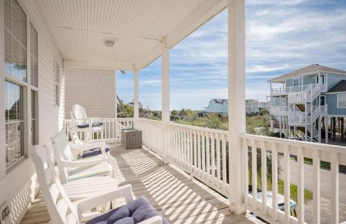 Yaupon Beach House | A Bit O'Heaven by Oak Island Accommodations