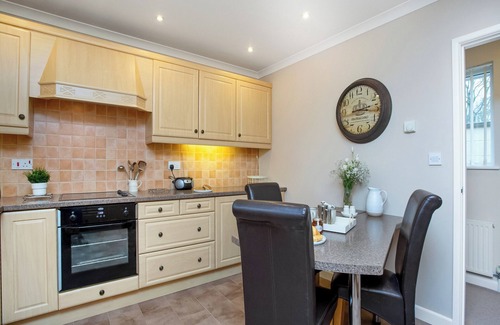 Westonzoyland Cottage | A charming one-bed, one-bath holiday home in Somerset Levels.