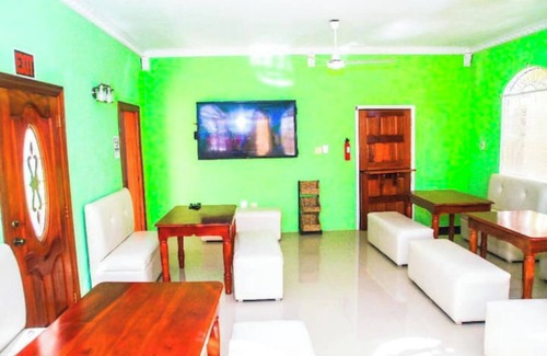 West End Apartment | A Rooftop View, Comfort & Event-Ready Spaces - #16