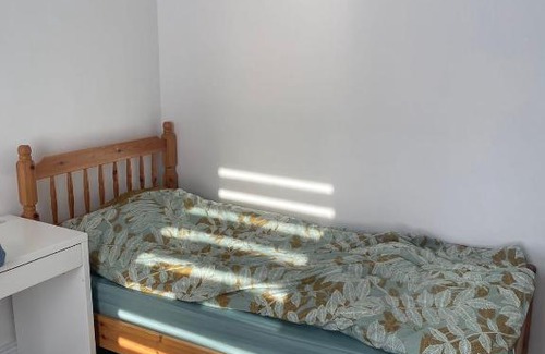 Glasnevin House | A spacious room near the city center(Room 1)