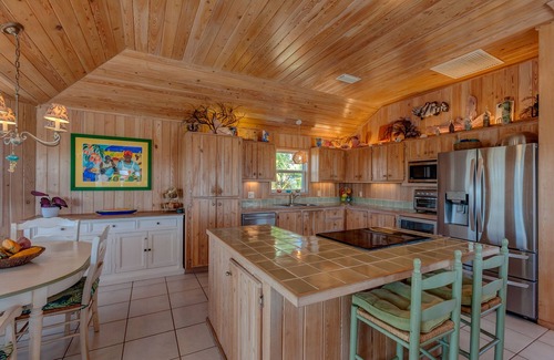 Hope Town House | Abaco Rum Punch: Coastal Elegance with Surfside Serenity, Ocean Views, Pool
