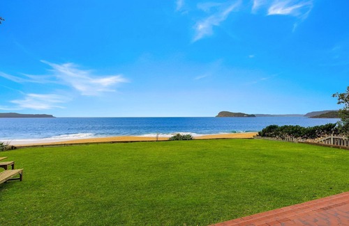 Pearl Beach House | Absolute Beachfront Beauty by HolidayCo.