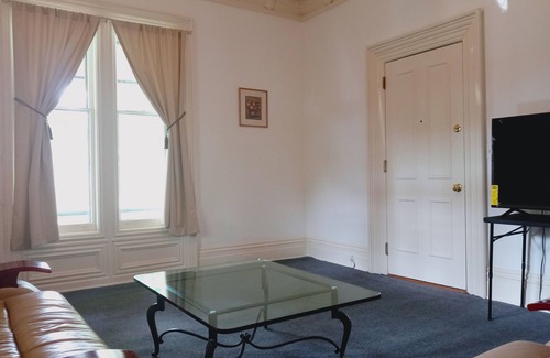 Plainfield Apartment | AFFORDABLE SUITE IN MINI MANION NEAR PUBLIC TRANSPORTATION AND SHOPPING DISTRIC