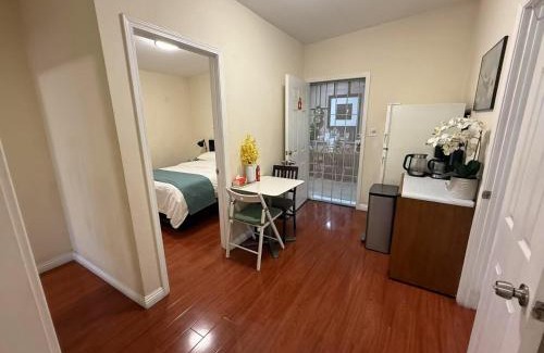 Alhambra House | Alhambra精品套房独立卫浴