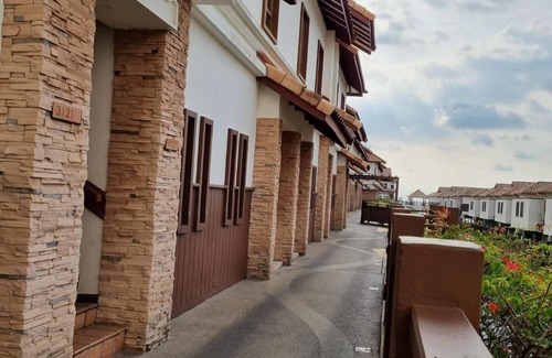 Taman Tanjung Villa | Alpine GLX Grand Pool Villa Upper Unit