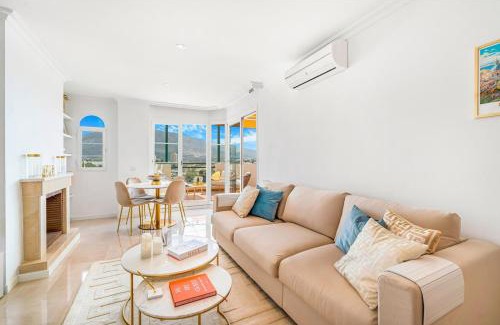 Nueva Andalucia Apartment | Amazing apartment with sea view in Puerto Banus