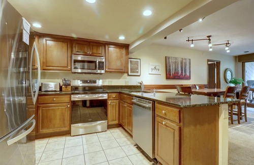 Copper Mountain Village Condo | Amazing Copper Mountain Inn Condo With Awesome Views - CS221 by RedAwning