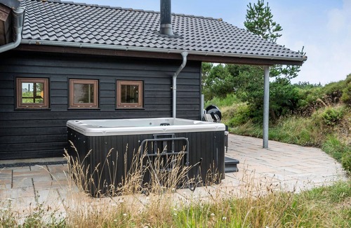 Henne Strand House | Amazing home in Henne with sauna